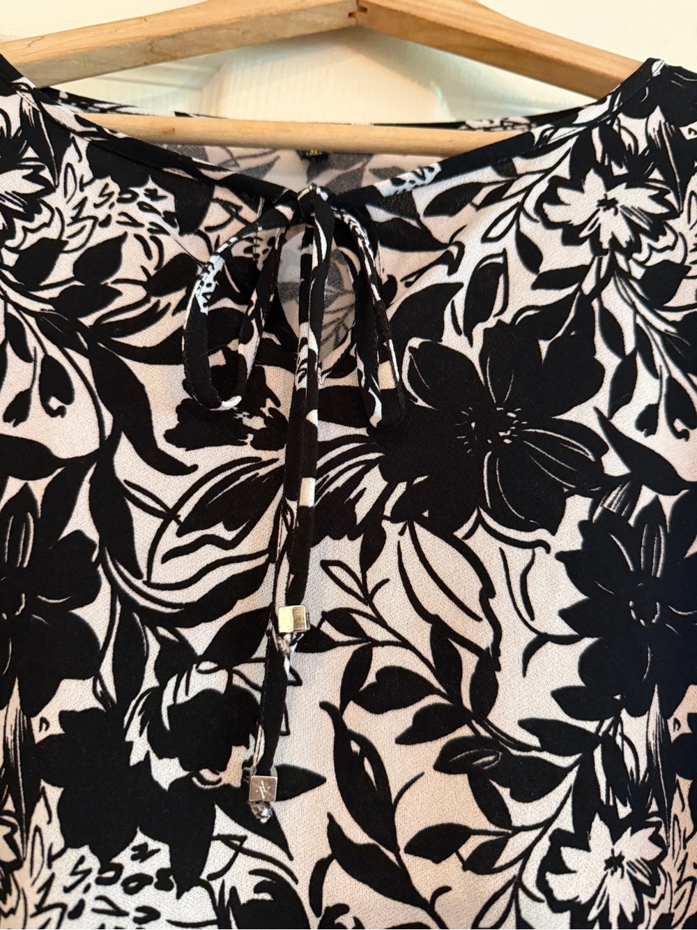Adrienne Vittadini Women’s Medium Black White Floral Blouse Lace 3/4 Sleeve Boho - Picture 5 of 9